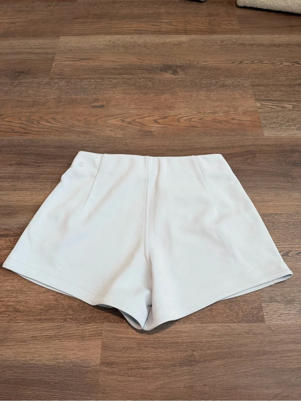 Lululemon Softstreme Kick-Flare Mid-Rise Short 4” Size 6 Starch Blue Soft